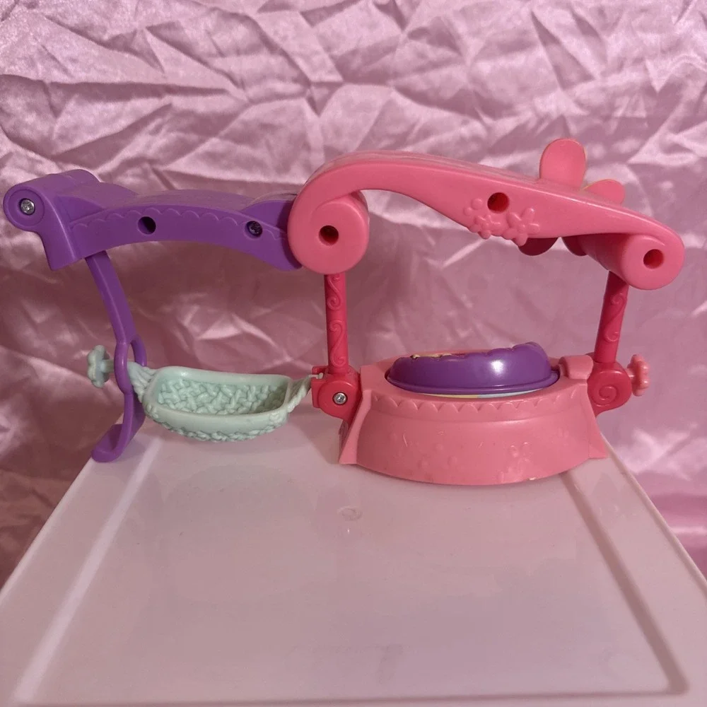 Hasbro LPS Littlest Pet Shop Fancy Friends Flip Bed Playset Accessory